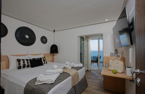Hersonissos Beach Front Suites - Photo 8