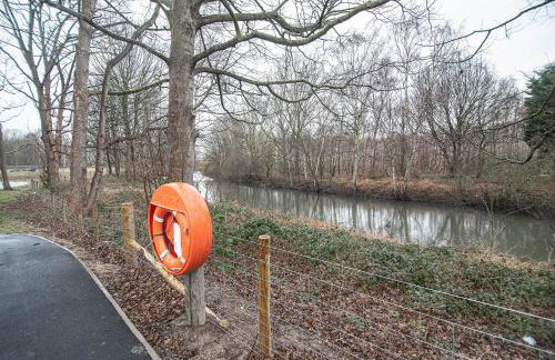 Solid Mirror Modern Riverside Home, Doncaster - Foto 16
