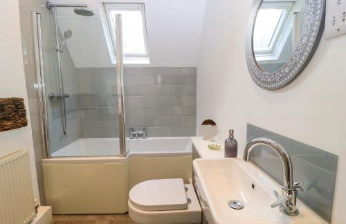 April Cottage - Photo 23