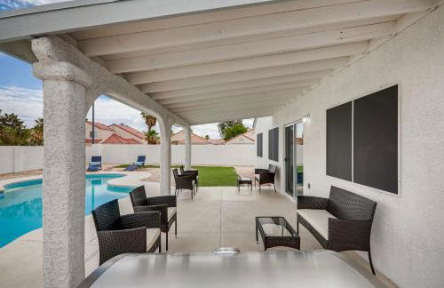 Luxurious House With A Pool, Spa, and Patio, Sleeps 6 Comfortably - Foto 19