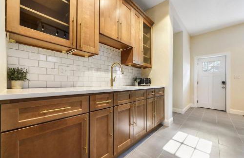 Pet Friendly 6 Bedroom Free Parking plus 5 Min From Bakery Sq - Foto 15