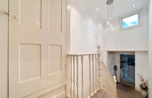 Stylish London Flat with Free Parking & Fast Transport to Central London - Foto 12