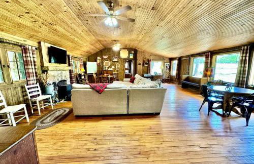 Tranquil Riverfront Cabin Retreat with Wildlife, Trails & Open Skies in Tahlequah, Oklahoma - Foto 19