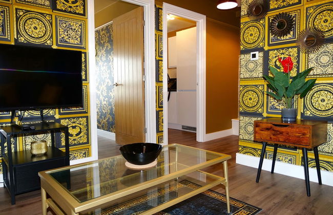 Sexy Luxurious Versace Apartment Near Sheffield - Photo 12