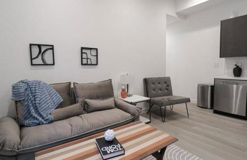 Unit 5 Cozy 1 Bed Room with Queen Bed plus Sofa Pullout - Foto 1