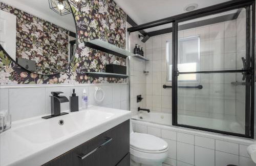 2 BEDROOM HOT TUB WASHER dRYER PVT BACKYARD - Foto 2