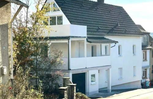 Sehr gut ausgestattetes Einfamilienhaus - Foto 1