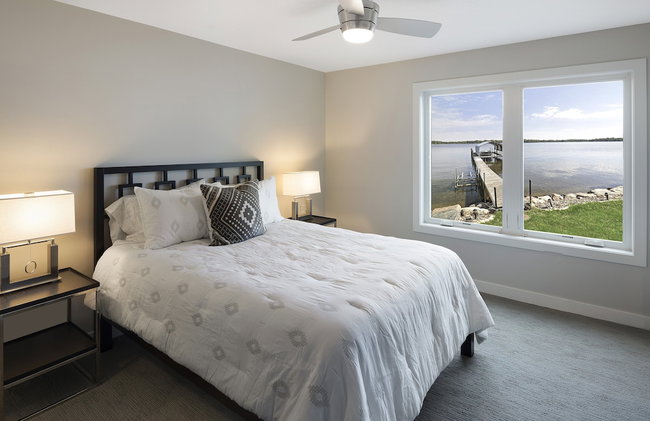 Lakefront Luxury - Photo 5