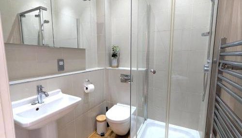 Luxury 2 Bed Apt, Sleeps 4, Secure PRKG-1 Car, Ascot Racecourse 5min walk, Legoland & Lapland 8mins, Windsor 15mins - Foto 4