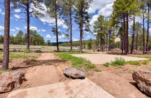 Windtree Retreat Hot Tub Pet-Friendly Fire Pit Near Downtown - Foto 28