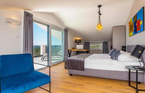 Villa with Swimming Pool, Outdoor Kitchen, Sauna, Hot Tub, Play Area, Sea View - Foto 97