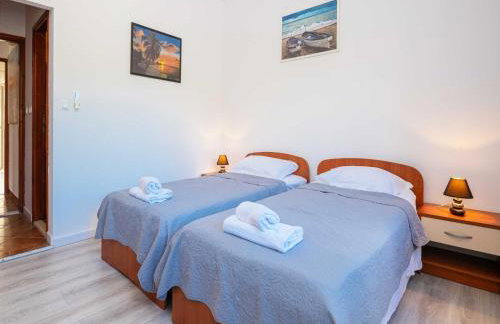 Apartments Azzurro- Three Bedroom Apartment with Terrace and Hot Tub Azzurro I-donji - Foto 6