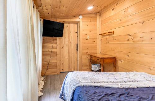 Glamping Getaway at Lake Carmi Cabin! - Foto 17