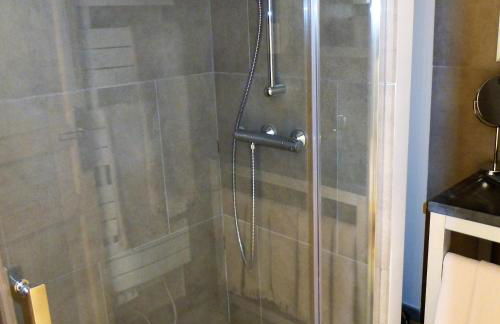 Poles Apart - Foto 16