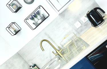 Central, Stylish - 2 Bed Property, The Stable @ Warrenfield, Free WiFi & Parking - Foto 8