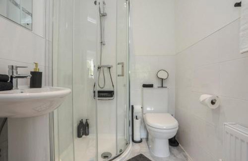 8 Iris Cottage 4-BR Coastal Home in Suffolk - Foto 29