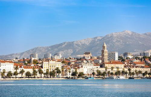Bačvice - 2 BR , terrace,3 air conditioners, parking,elevator 3 minutes to the beach - Photo 39
