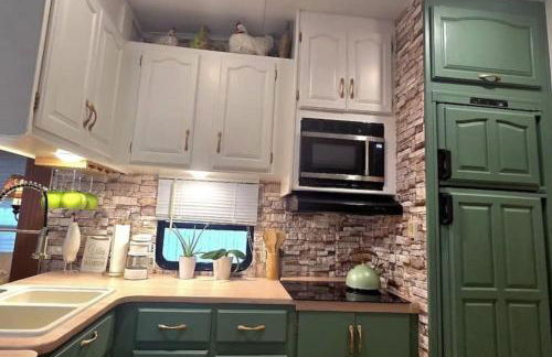 1 Large Bedroom Outdoor Patio - Photo 4