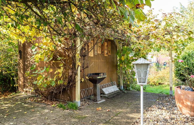 Charming Holiday Home With Private Garden - Photo 23