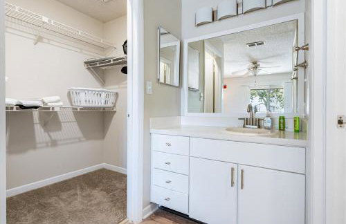 Landing Stunning 2BD Tennis Court Gym - Photo 39