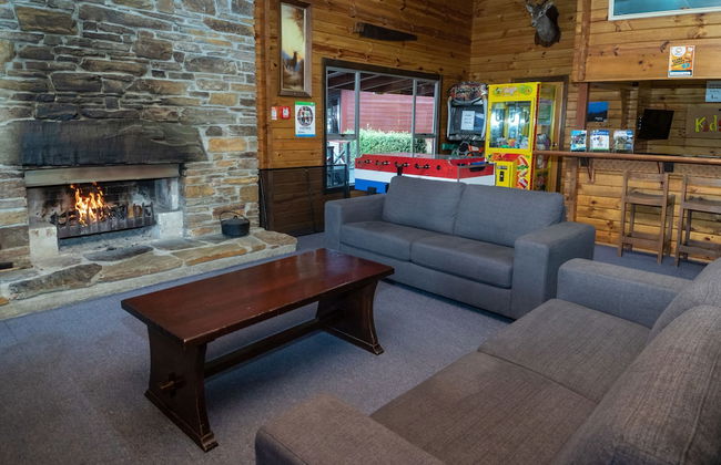 Te Anau Top 10 Holiday Park - Photo 61