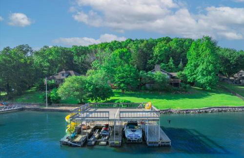 The Linn Creek Lodge Family Home with Private Dock - Foto 31