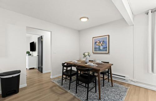 Stylish 1BR Upper Flat in the Heart of Royal Oak - Photo 16