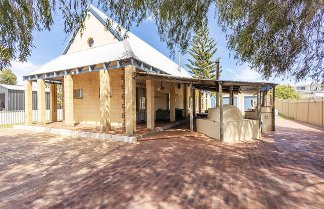 Rustic Charm - Photo 1