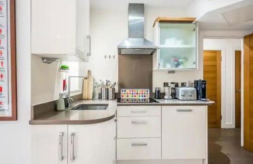 Modern Terrace Apartment in Putney - Pass the Keys - Foto 13