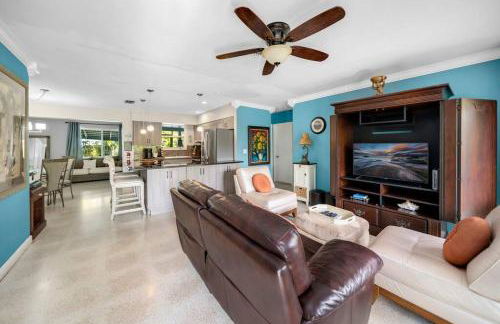 Palm Paradise-Seaside Home w Heated Saltwater Pool - Photo 7