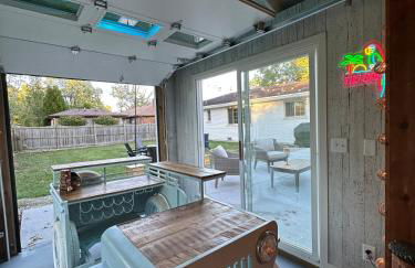 The Sleepy Tiki - game room, tiki lounge, firepit - Foto 54