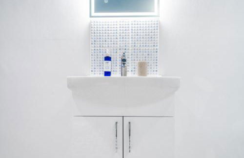 3-Bedroom Apartment 2-Bathrooms 2-Off Street Parking Spaces - Photo 9