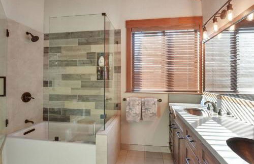 Luna Cabin - 5BR Hot Tub A/C Game Room EV Charger - Foto 27