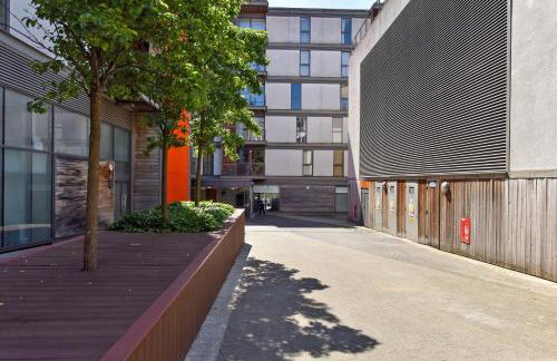 The Vizion serviced apartments from Pincott Properties - free parking, private balcony, and WiFi - Photo 38