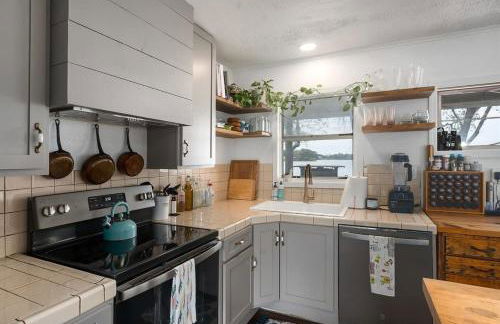 Waterfront Pickleball Court Wurstfest Stay - Foto 3