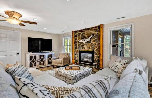 Waterfront Lake House Ideal Dock for Boats, Swimming, Fishing - Foto 48