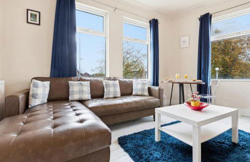 Chorlton Central l Long Stays lGroups Relocatorsl - Foto 2