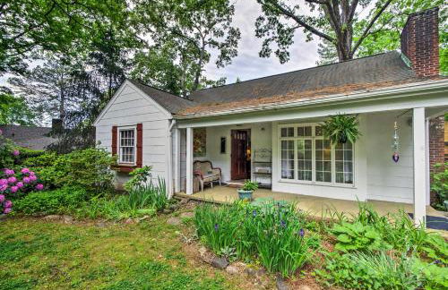 Unwind Fireside and Walk to Dtwn! Tyron Retreat - Foto 3