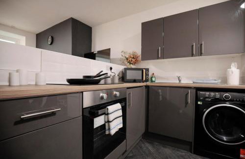 Bartlam Place, Sleeps 6, Central Oldham - By NMB Property - Foto 7