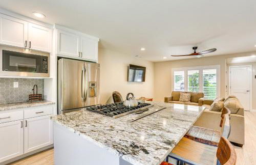 Walk to Park and Aquatic Center Airy Redding Home! - Foto 9