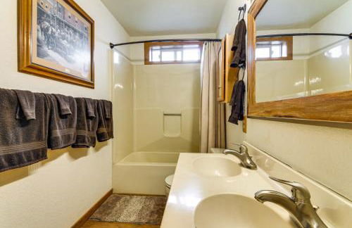 Rustic Pagosa Lakes Cabin with Deck and Grill! - Foto 14