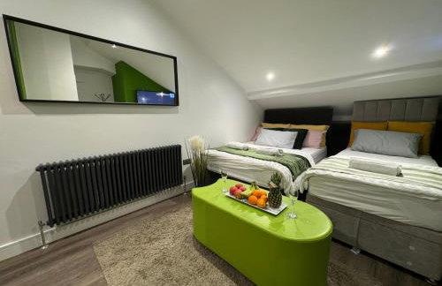 Southgate Luxury Apartments-Jaquzzi Bath-Private Parking- suitable for contractors - Foto 39
