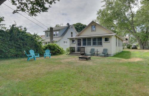 Grandmas Cottage with Sunroom Walk to Beach - Foto 25