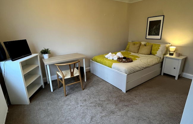 2 Bed Flat - 9-12 Mins to Central London Sleeps 4 - Foto 1