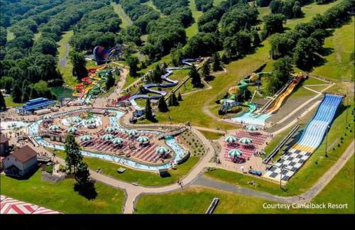 Gorgeous Cozy 5 Bedroom House with Hottub,Lake,Pool - Foto 47