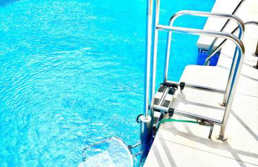 Gorgeous 2 bed Duquesa apartment, 2 pools, easy parking and 2 large balconies, 1 with stunning views - Foto 8