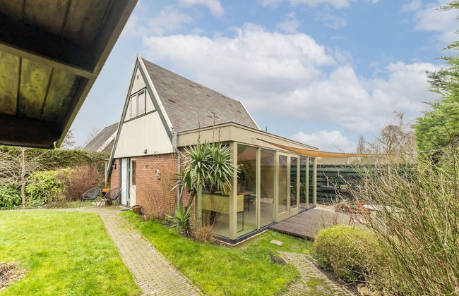 Stylish Holiday Home With Private Garden - Photo 32