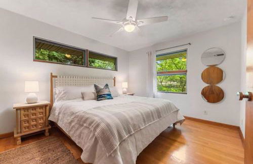 Mid Century Beauty with Huge Sunny Porch - Foto 13