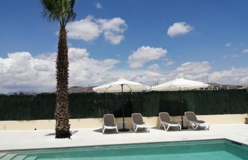 Villa - Sleeps 4 - Pool - Patio - Parking - Foto 27