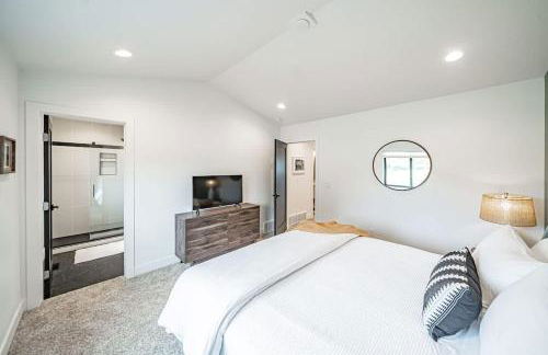 Unique Townhome with AC Garage Patio - Foto 18